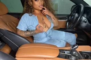 Freaky with a Fat Ass 🍑Pretty Feet 👣 Pink Shaved Pussy 🌷Thick thighs - Image 2