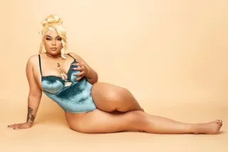 Freaky with a Fat Ass 🍑Pretty Feet 👣 Pink Shaved Pussy 🌷Thick thighs - Image 7