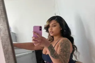 Freaky with a Fat Ass 🍑Pretty Feet 👣 Pink Shaved Pussy 🌷Thick thighs - Image 1