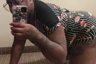 Tatted Smooth soft Mami🤤🥰👅🍑🧠🫦🤤 - Image 1